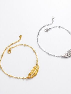 Feather Charm Bracelet - Gold plated - stainless steel